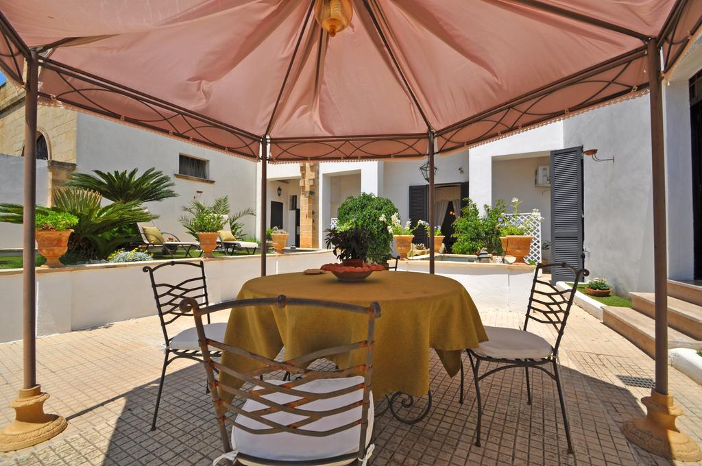 Palazzo De Donatis B&B Melissano Exterior photo
