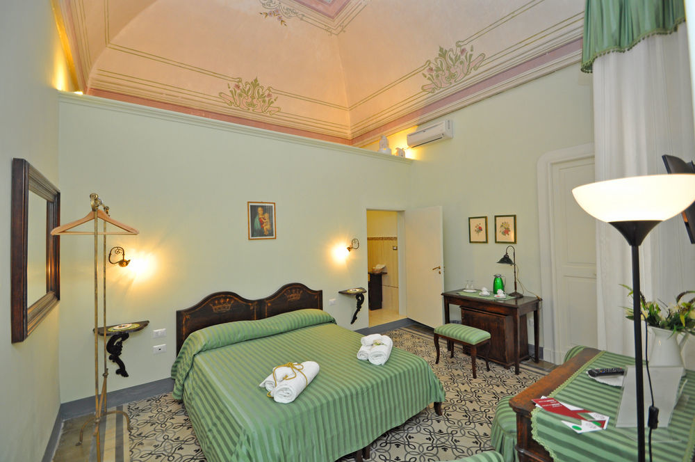 Palazzo De Donatis B&B Melissano Exterior photo